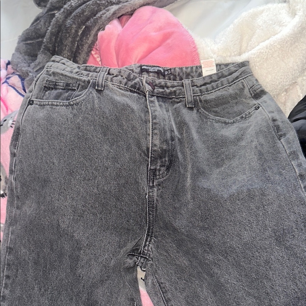 PrettyLittleThing Gray Boyfriend Jeans High-Waisted Relaxed Fit